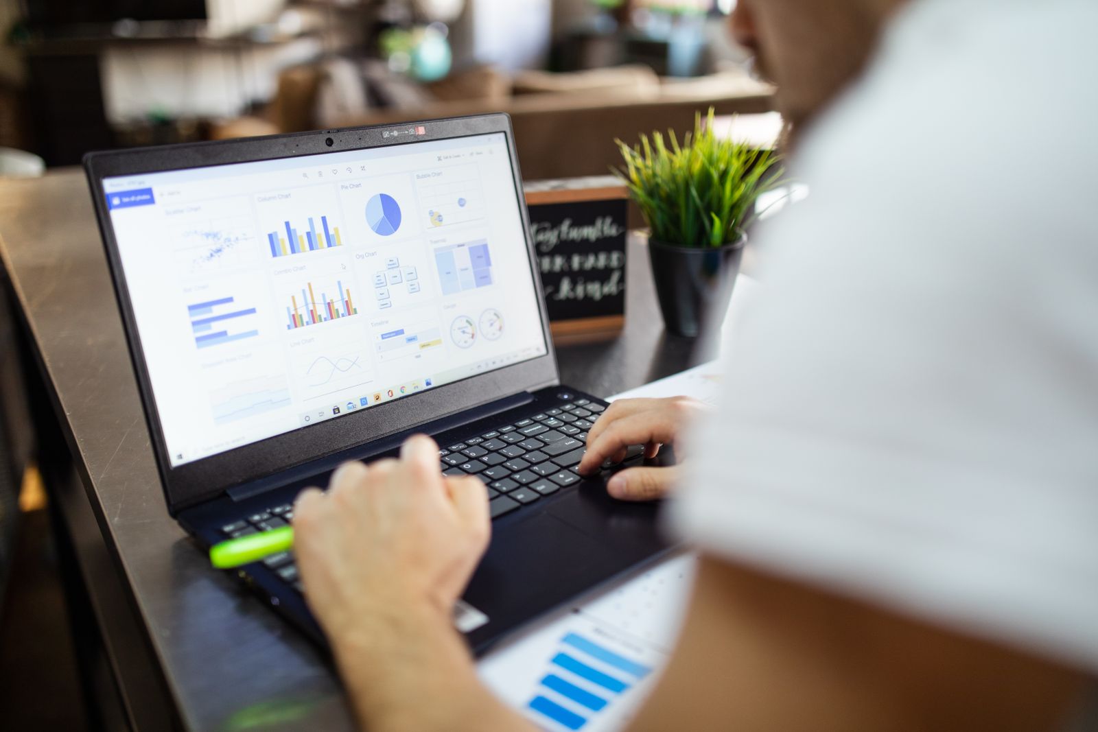 Modeling the annual P and L accrual in a phantom stock plan example