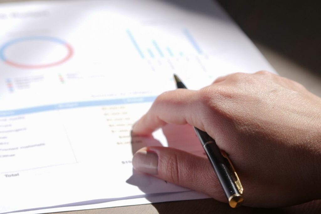 Phantom stock vs stock options vs real equity comparison reviewed on a financial chart